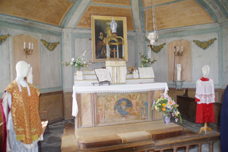 14 Intérieur de la chapelle décoré pour les visites